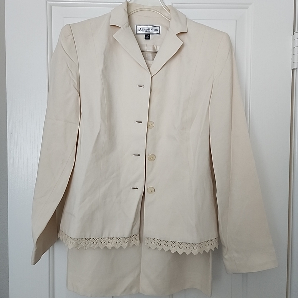 Travis Ayers Silk & Linen Lace Edged Ivory Women's 2pc Suit in size 6P